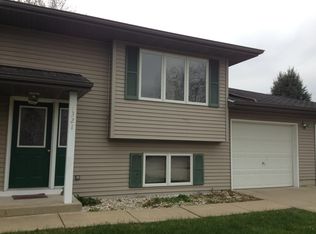 1319 W Burbank Ave, Janesville, WI 53546