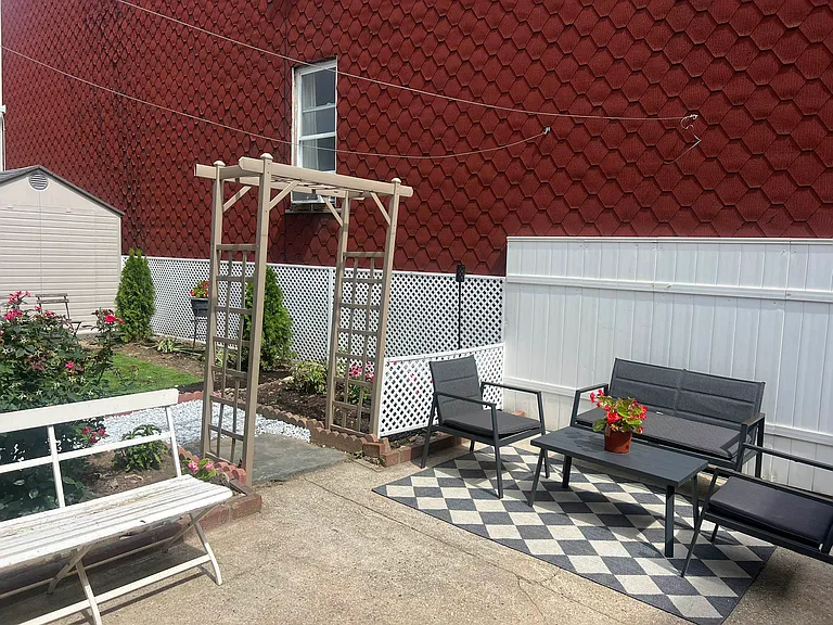 4 Saint Johns Rd #H — Photo 3