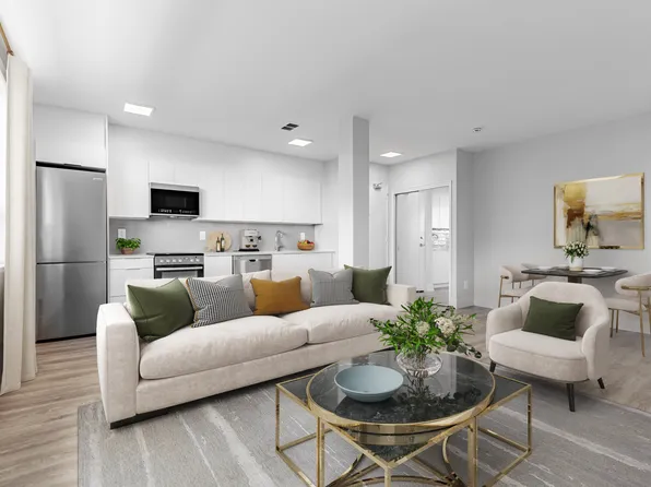109 Jameson Ave #404, Toronto, ON M6K 2X2