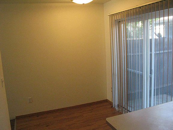 2nd image of 851 E 9th St APT C