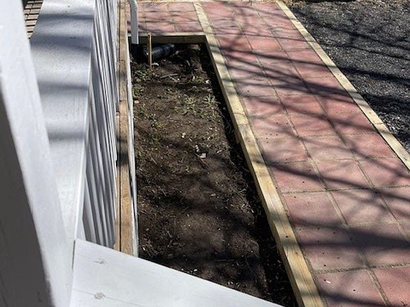 4th image of 336 W Railroad Ave