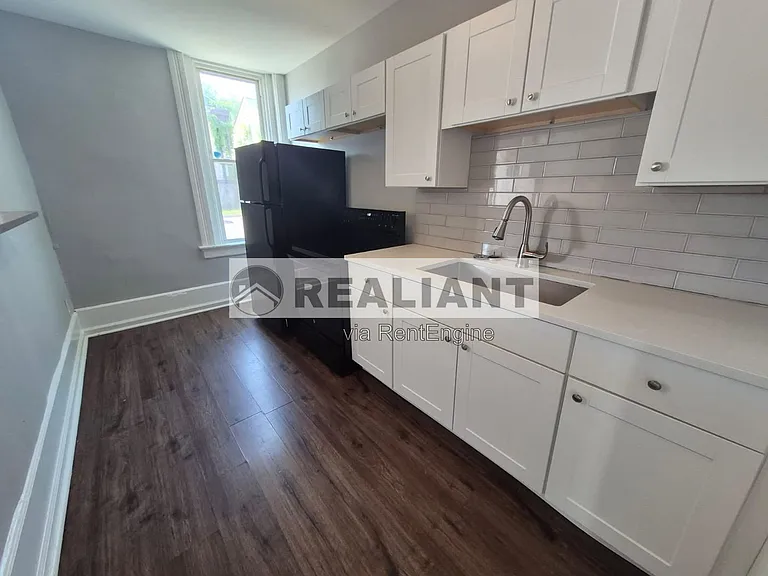 338 Bush St #1 — Photo 6