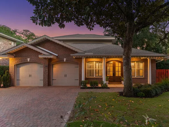 16 Plantation Oaks Dr, Mary Esther, FL 32569