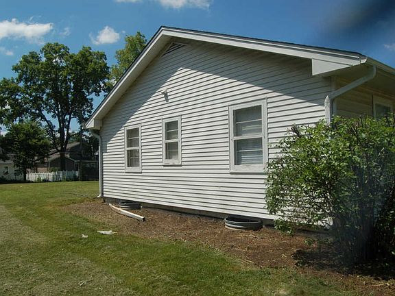 3rd image of 804 W Jefferson Ave