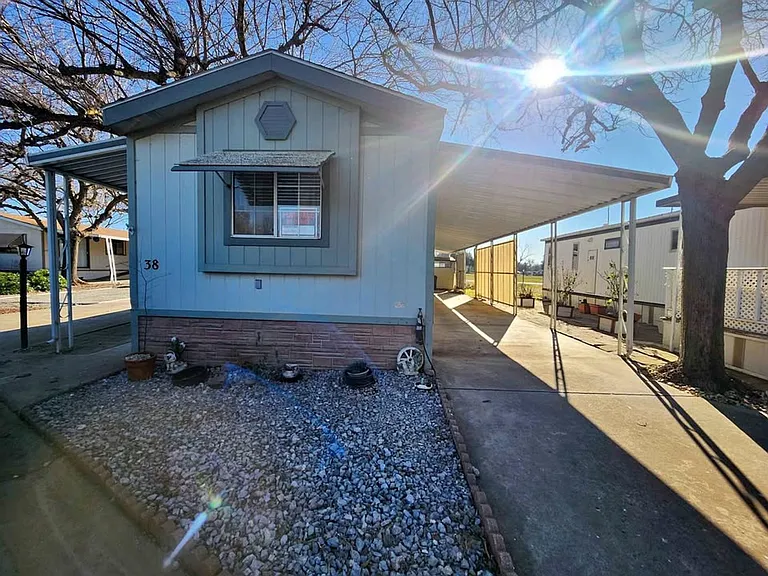 8255 Highway 99 E — Photo 1