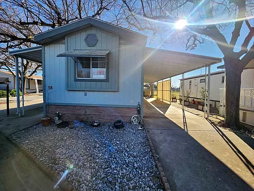 8255 Highway 99 E Photo 1