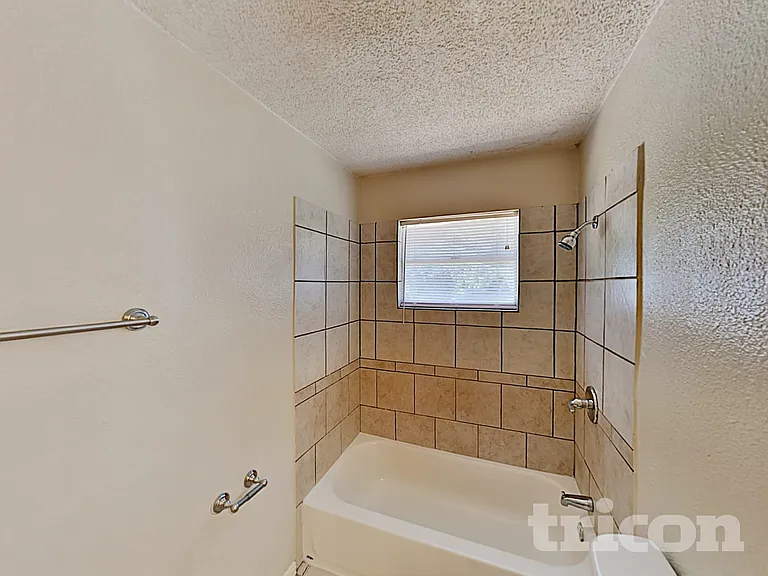 204 NW Jayellen Ave — Photo 11