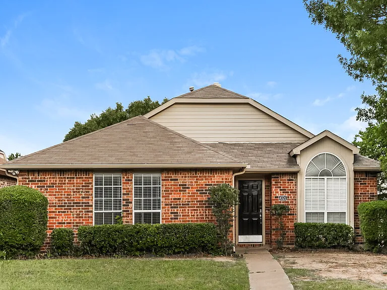 4326 Walsh Ln — Photo 1
