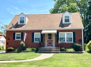 389 Olmsted Rd, Riverside, IL 60546