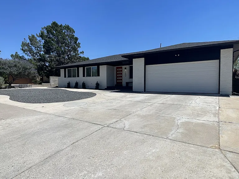 7604 Sierra Azul Ave NE — Photo 1