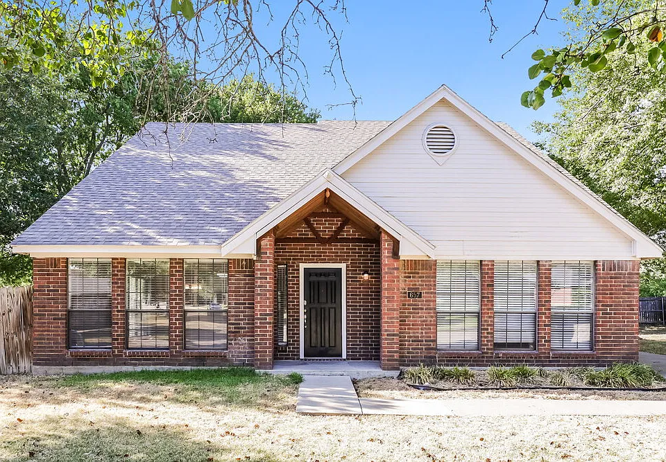 657 Edgewood Dr