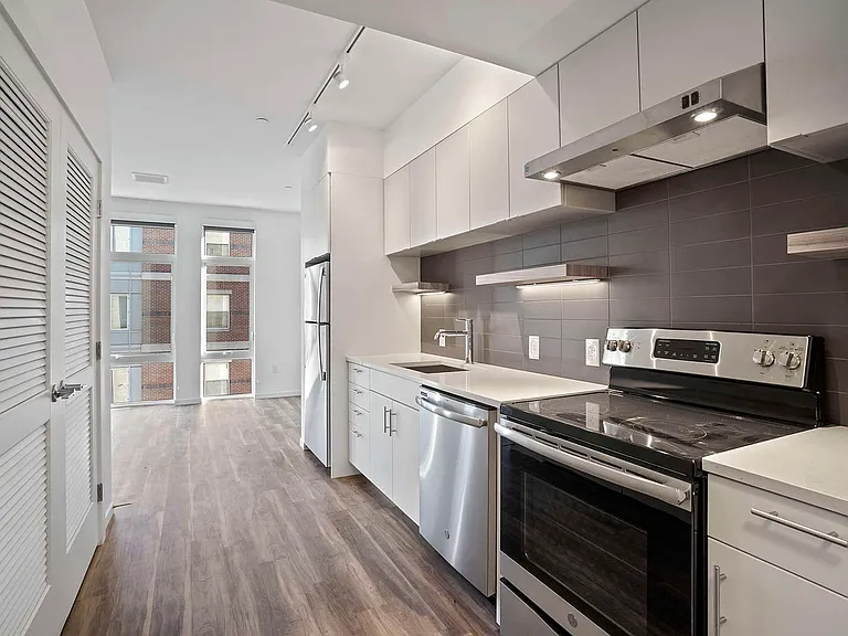 839 Beacon — Photo 7
