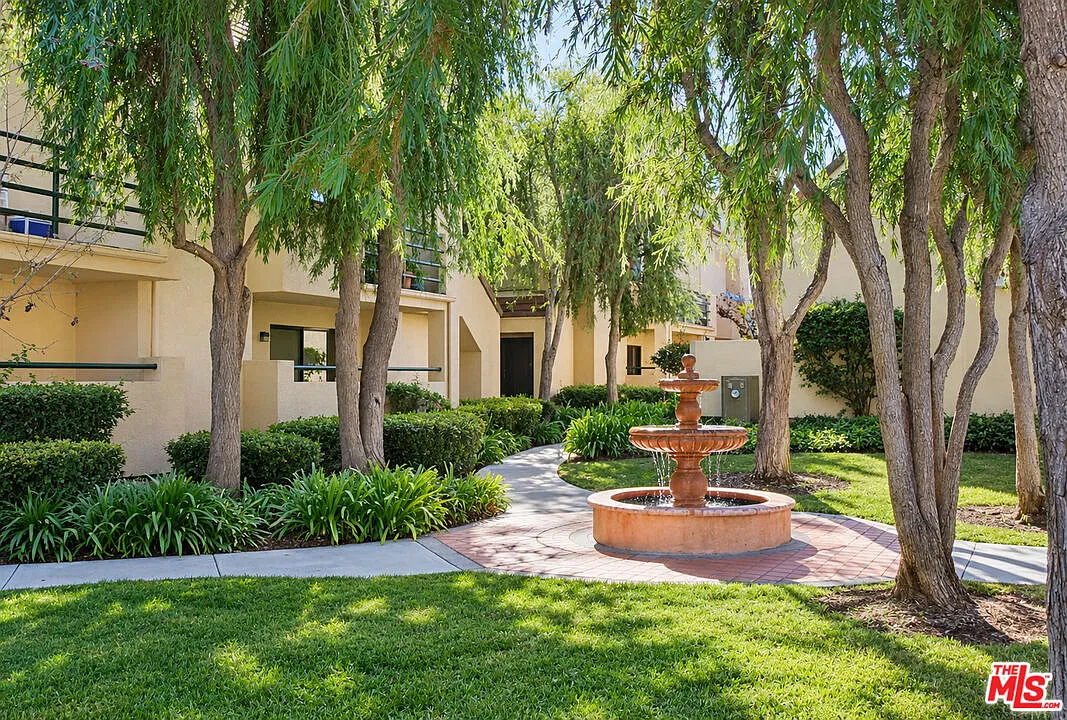 1 bed, 1.5 bath, 899 sqft, $2,600 — Photo 4