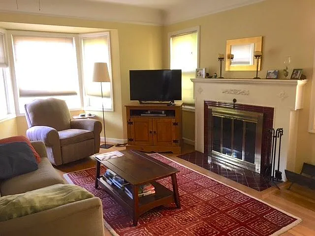 5019 NE Everett St — Photo 2