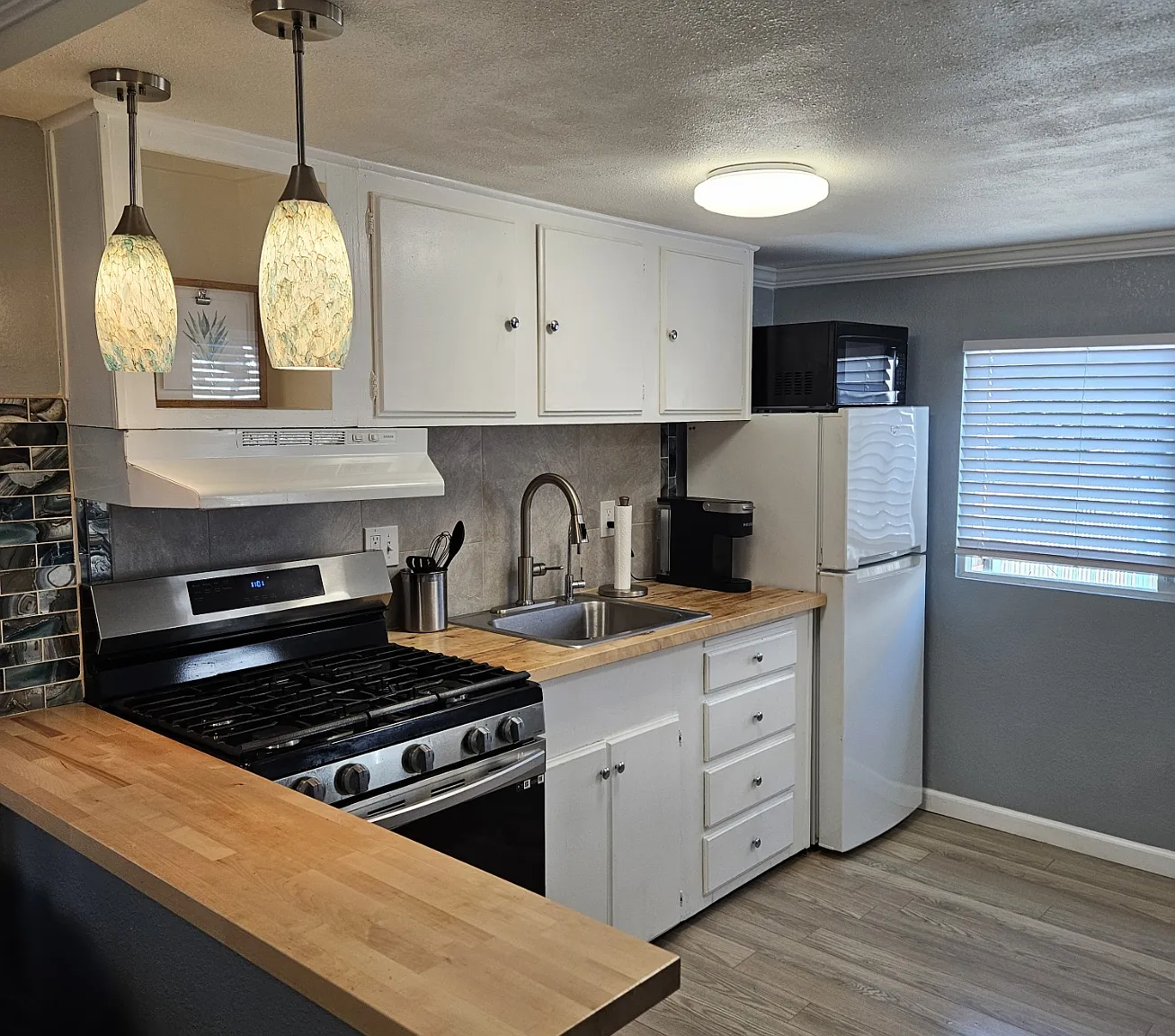 1 bed, 400 sqft, $2,300 — Photo 3