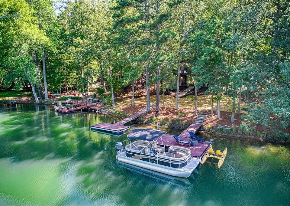 1st image of 225 Lakeview Cir