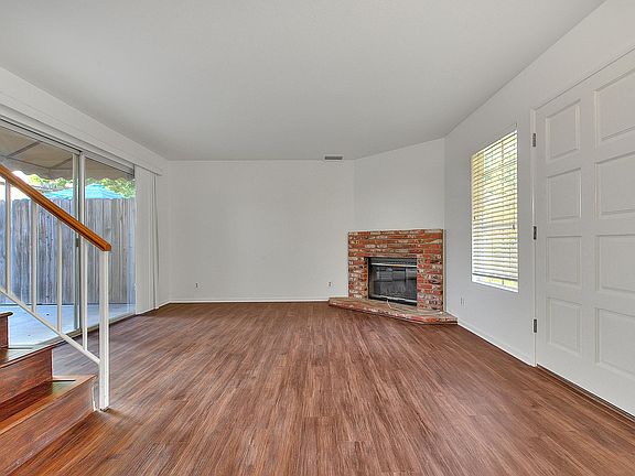 3rd image of 537-539 W Sierra Madre Blvd #A