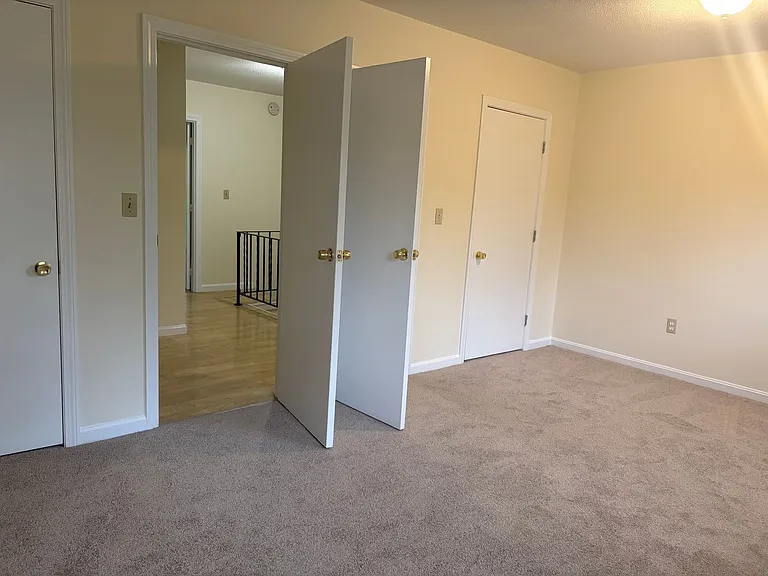 Townhouse Road Apartments — Photo 16