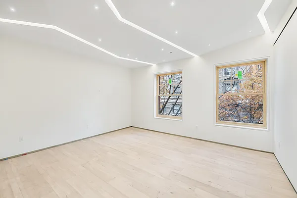 Sold by Vandenberg | media 15