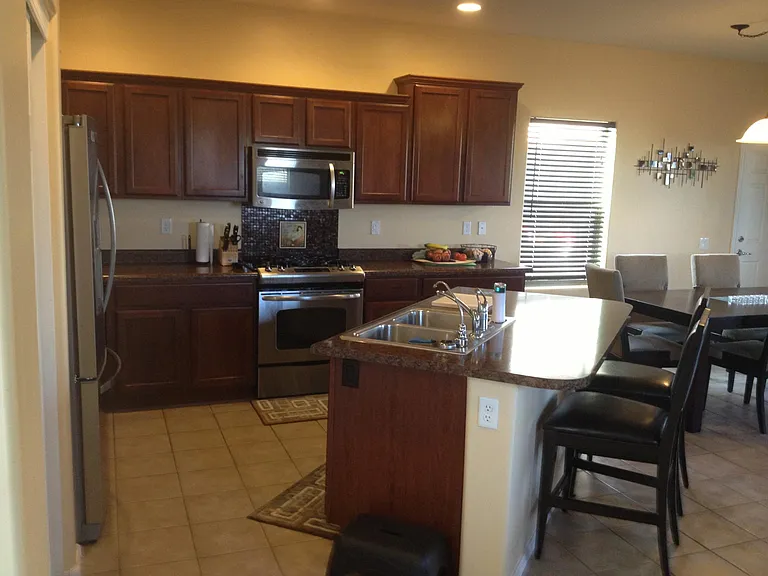 Kitchen photo 1