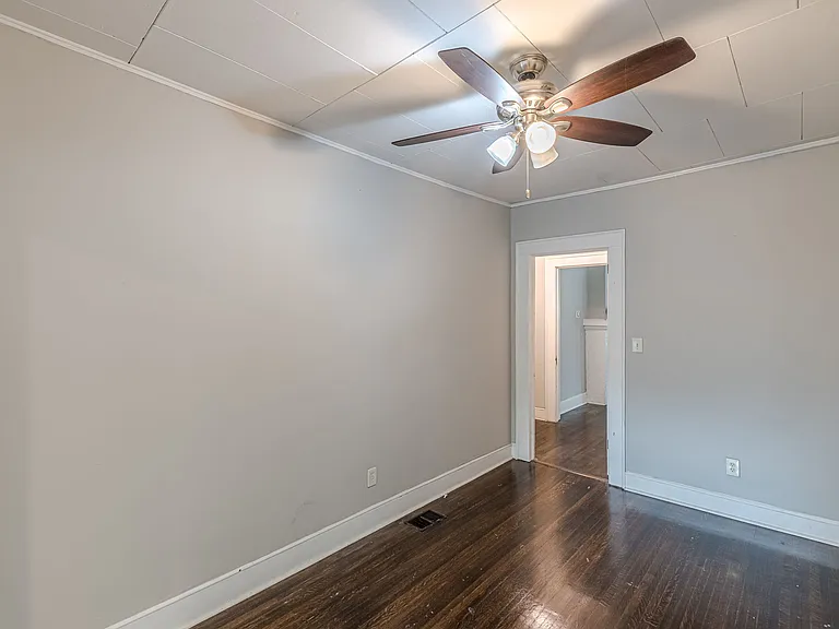 1688 Neely Ave — Photo 2