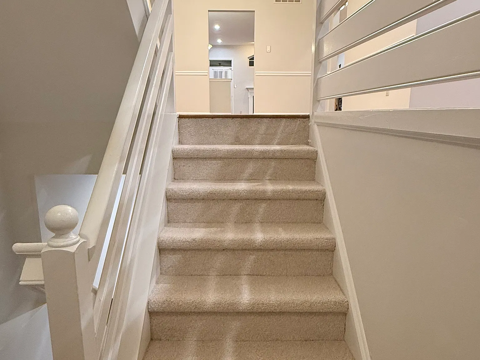 3 bed, 2.5 bath, 2720 sqft, $3,250 — Photo 4