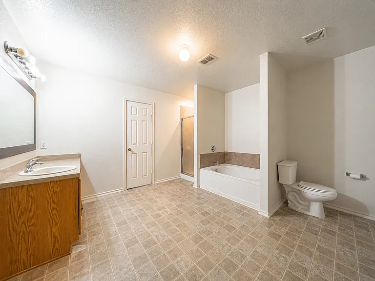 9314 Magnolia Grv — Photo 4