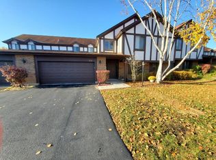 370 Springlake Ln APT A, Aurora, IL 60504