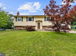405 Hobart Dr, Clementon, NJ 08021