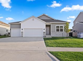10525 Powell Ave, Johnston, IA 50131