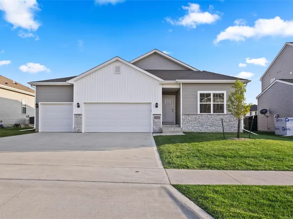 10525 Powell Ave, Johnston, IA 50131