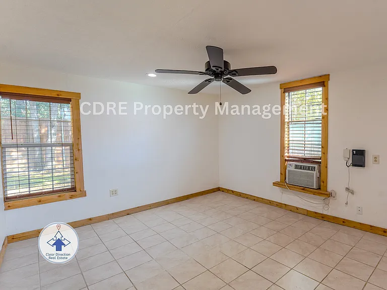 422 Washington St — Photo 4