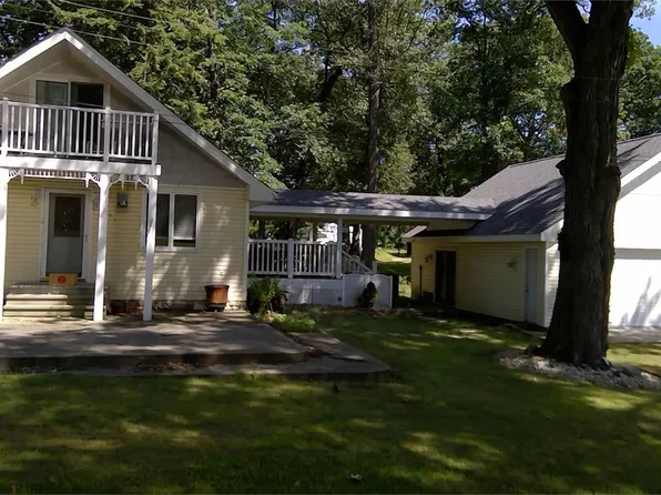 295 E Clear Lake Dr, Fremont, IN 46737