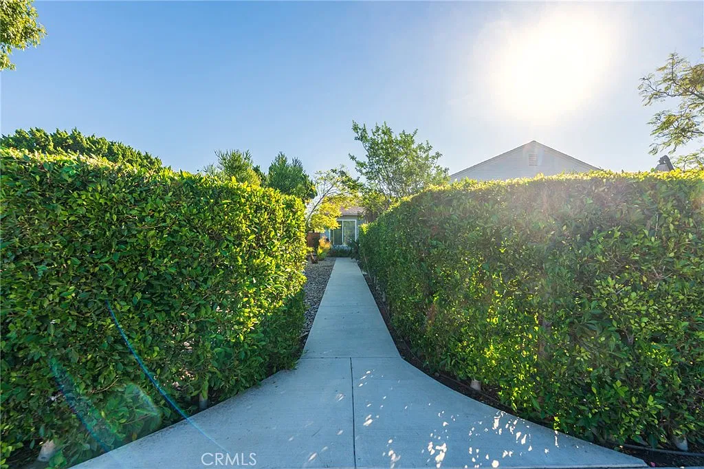 2 bed, 850 sqft, $4,500 — Photo 3
