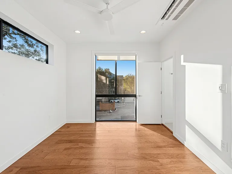 1915 Robbins Pl — Photo 21