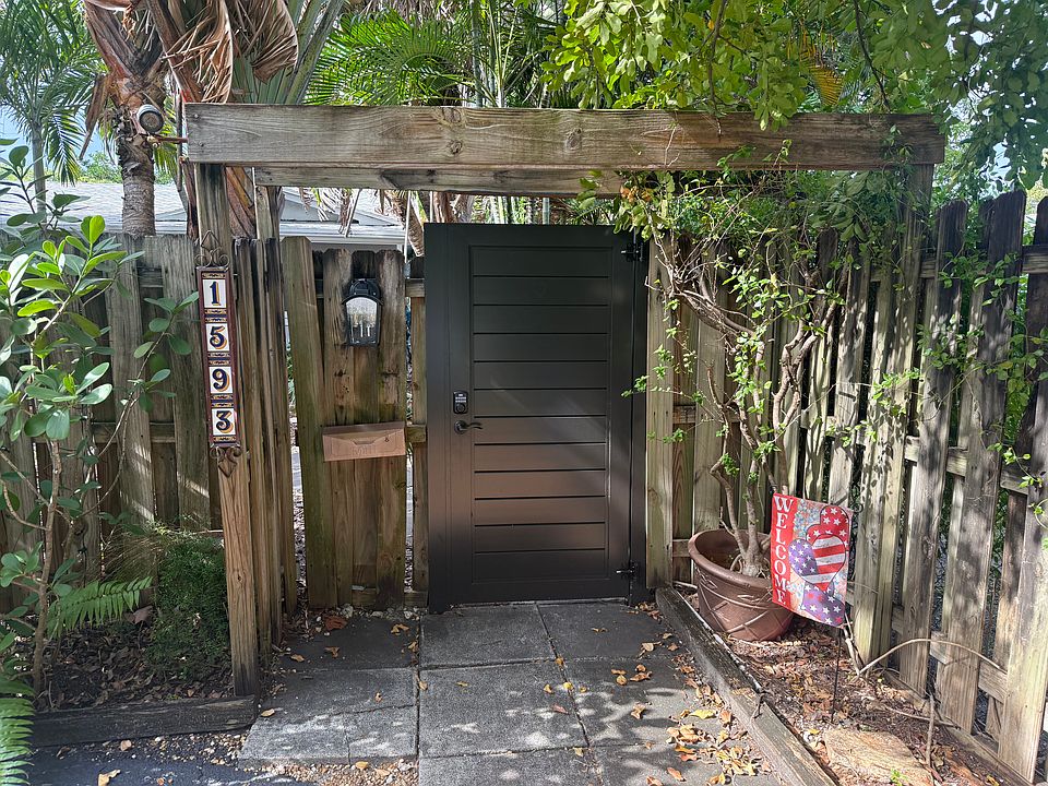 1st image of 1591 NE 45th St #1593