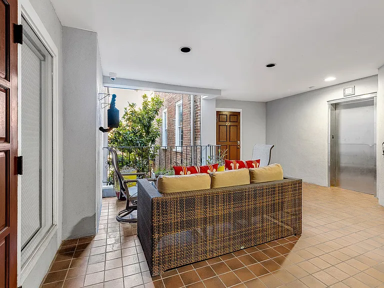 182 E Bay St #202 — Photo 26