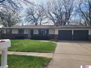 1657 N 2nd St, Seward, NE 68434