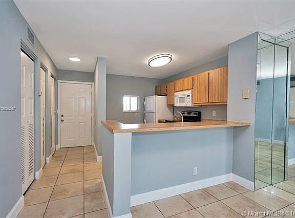 4th image of 7720 NW 50th St APT 304