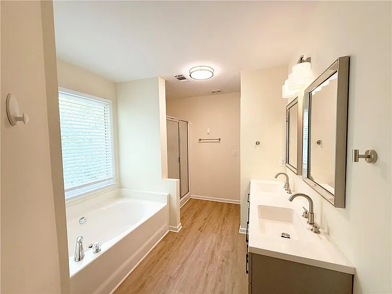 350 Laurel Glen Xing — Photo 21
