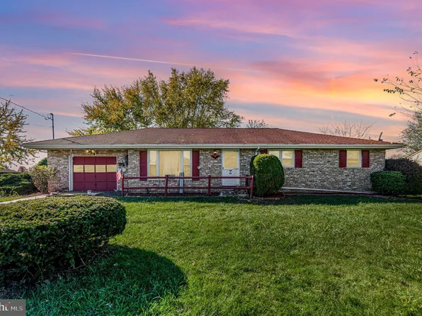 40 Walker Dr, New Oxford, PA 17350