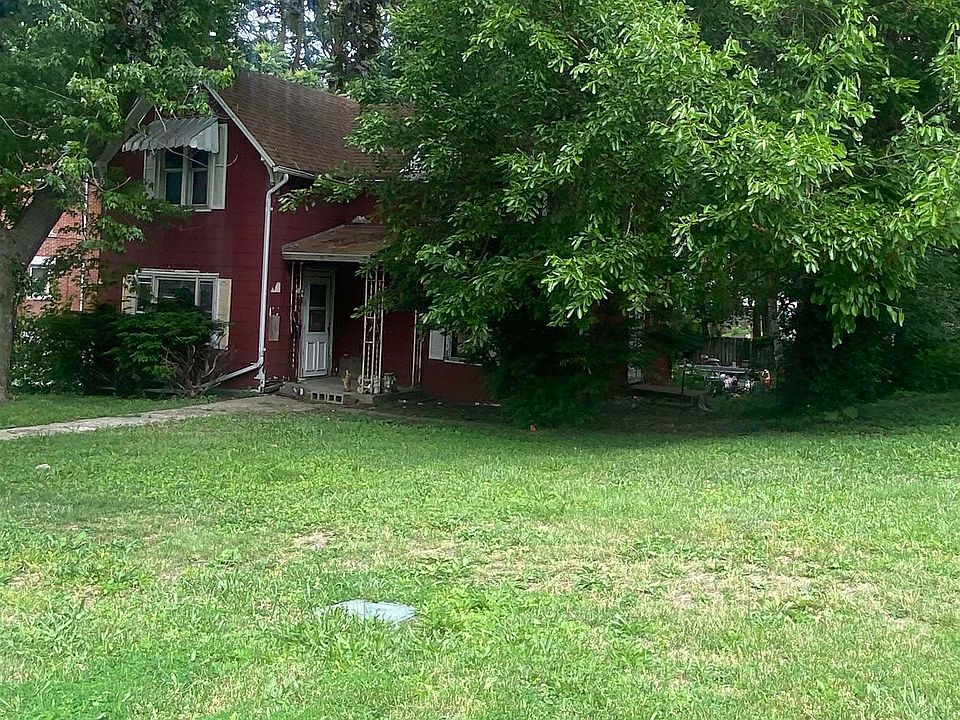 2nd image of 221 W Pine St