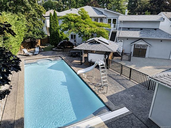 3rd image of 16 Edwards Estates Rd