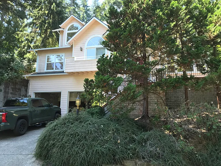 3882 Ashford Dr — Photo 2