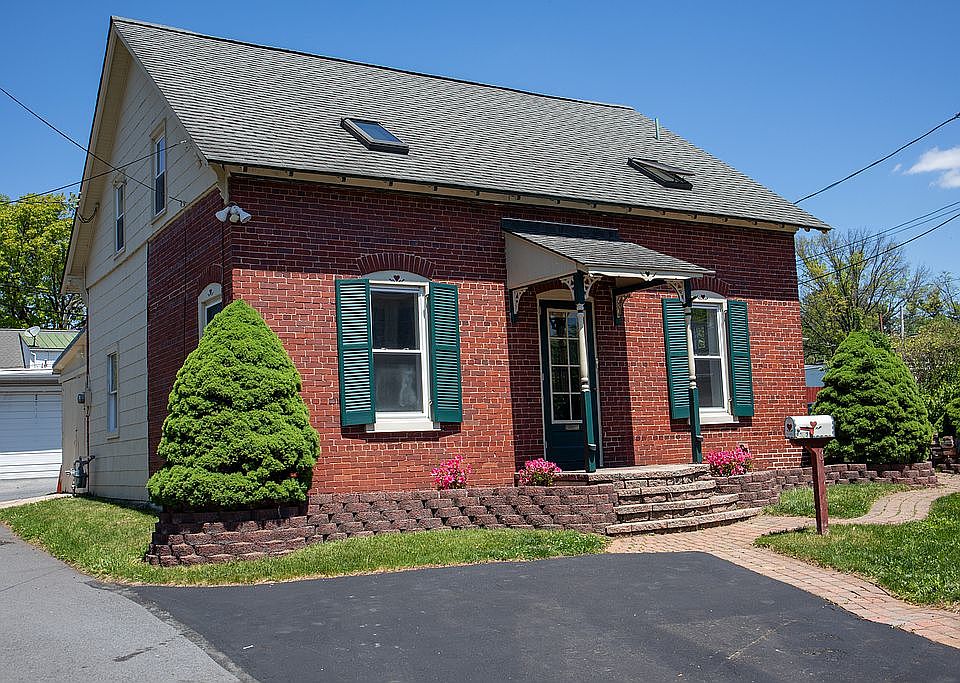 1st image of 2129R Spring St