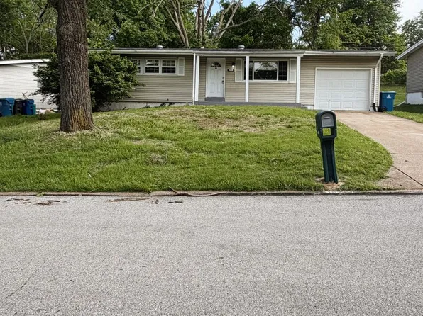 10239 Green Valley Dr, Saint Louis, MO 63136