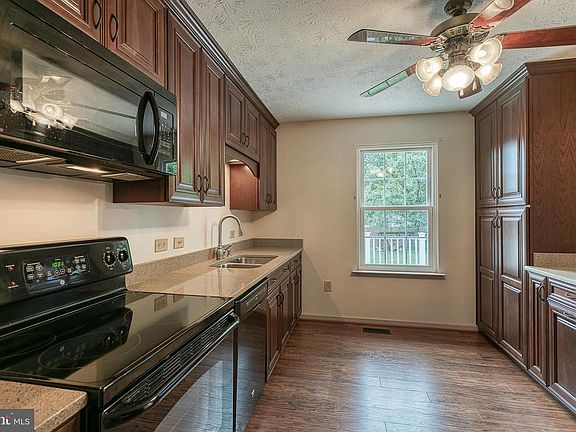 5th image of 131 Stevens Dr