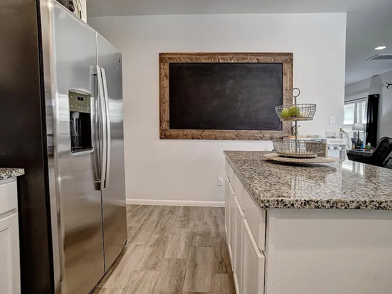 205 Driftwood Ln — Photo 8