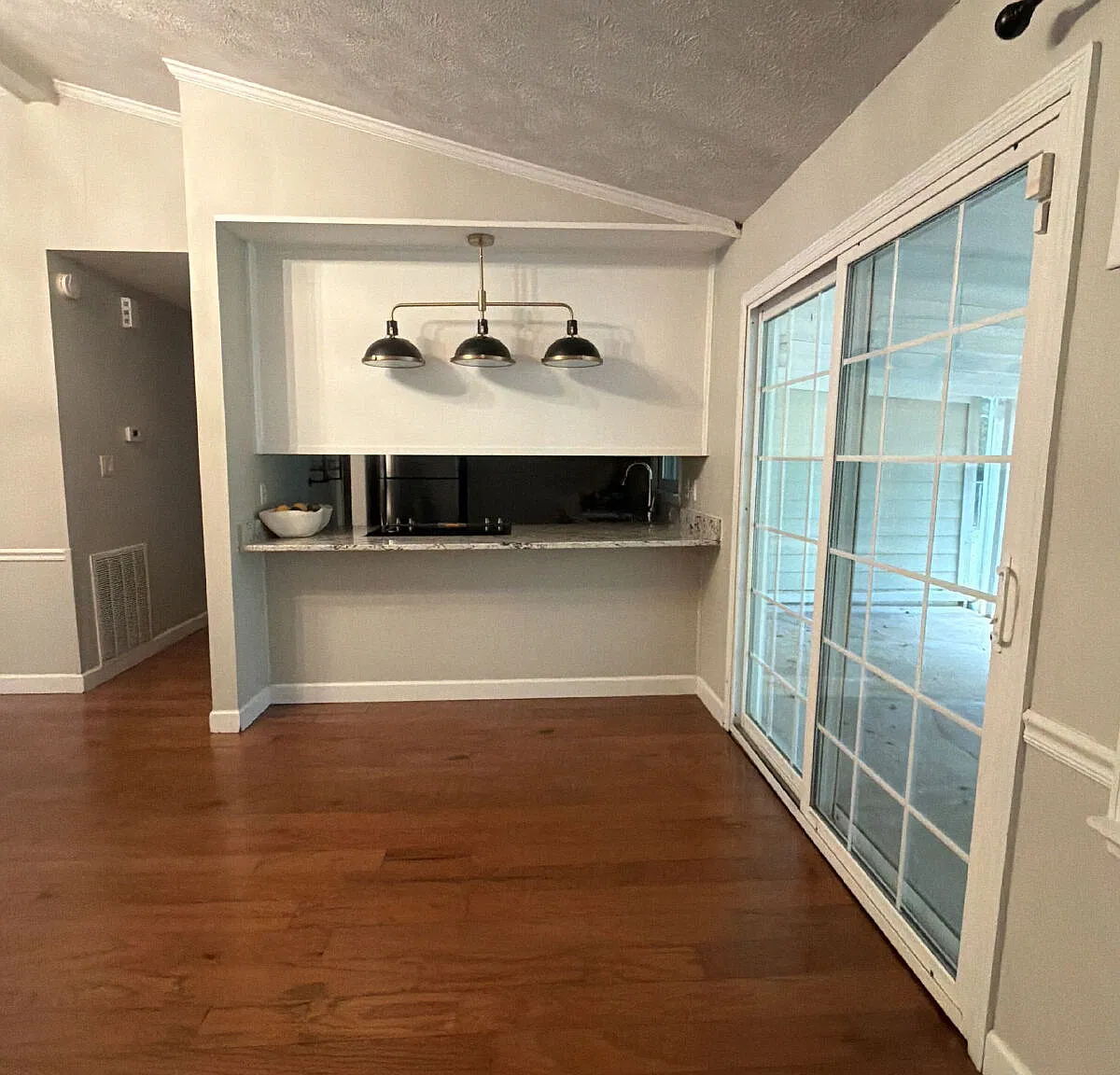 3 bed, 2.0 bath, 1130 sqft, $1,700 — Photo 4