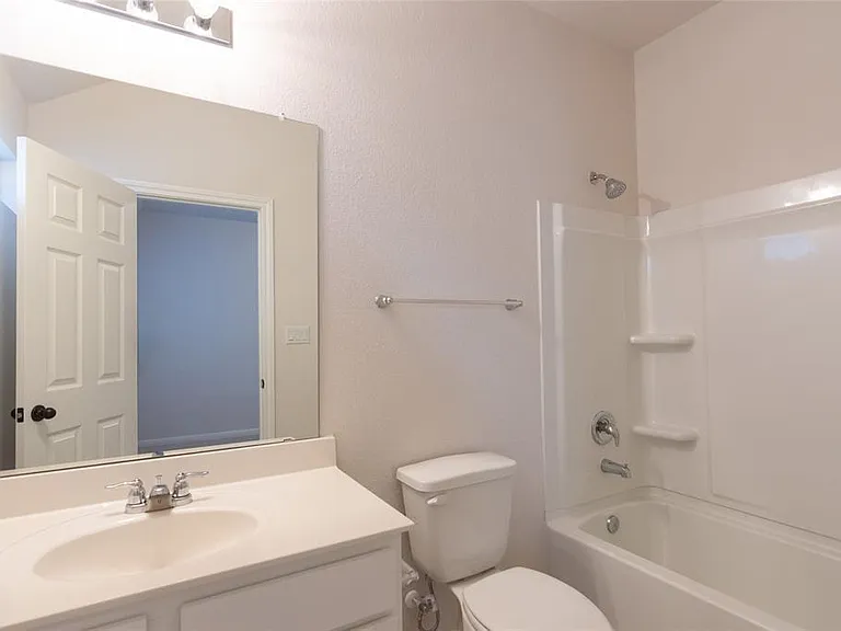 2500 Roosevelt Rd — Photo 13